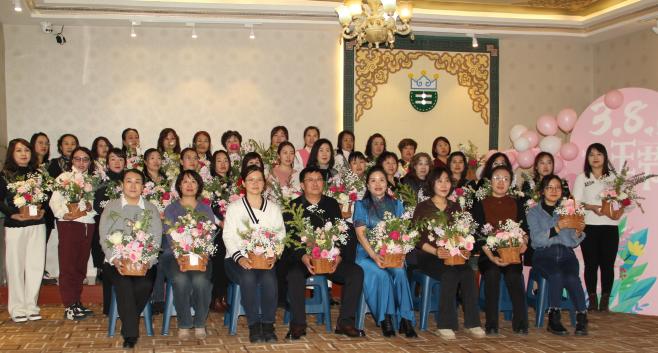 慶賀三八婦女節(jié)，德利源公司開(kāi)展“溫暖三月、花漾巾幗”主題茶話、插花沙龍活動(dòng)